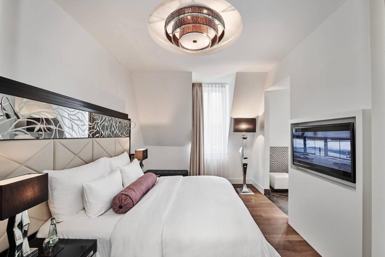 Roomers Steinplatz, Autograph Collection 5*