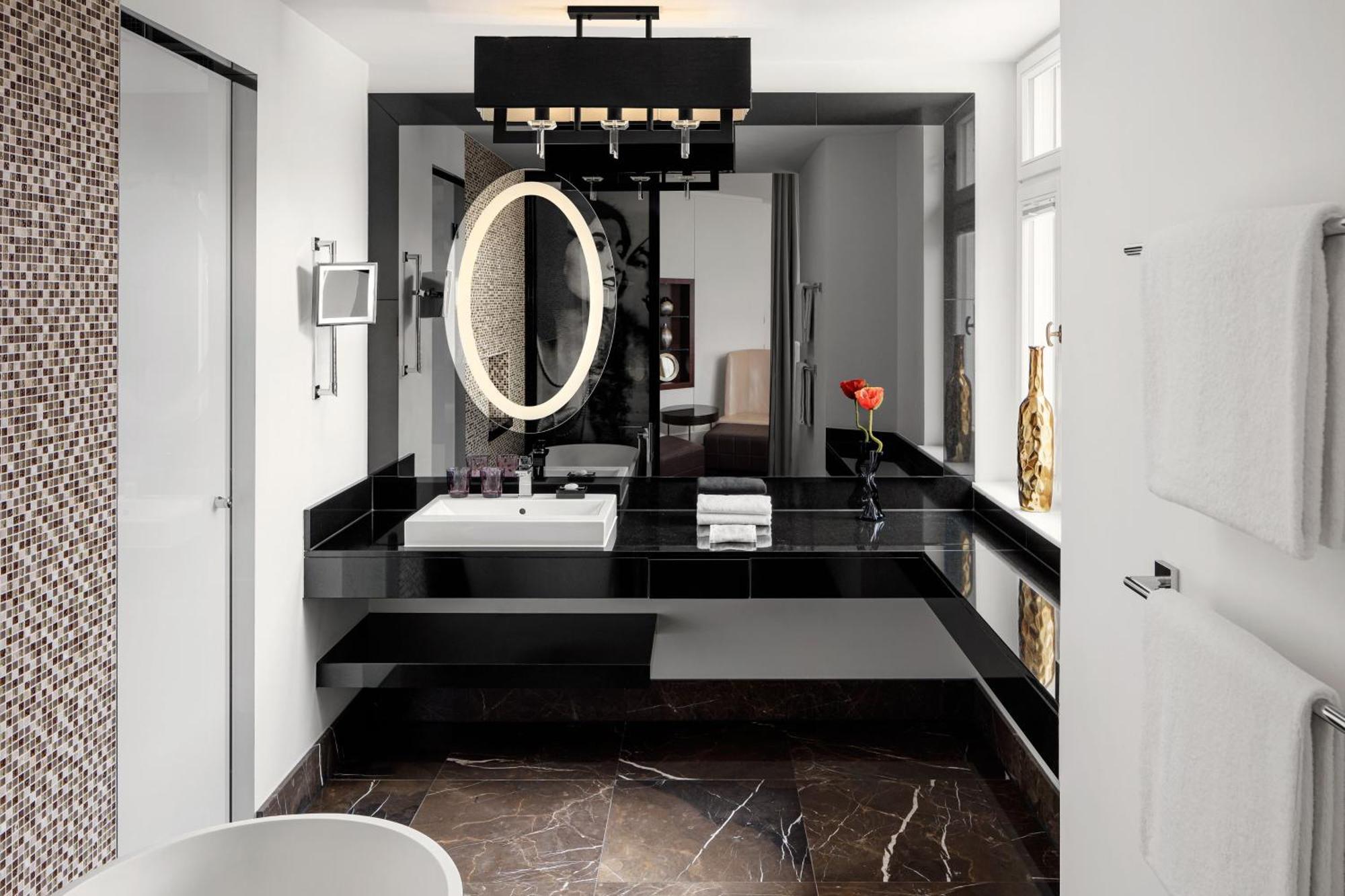 Roomers Steinplatz, Autograph Collection 5*