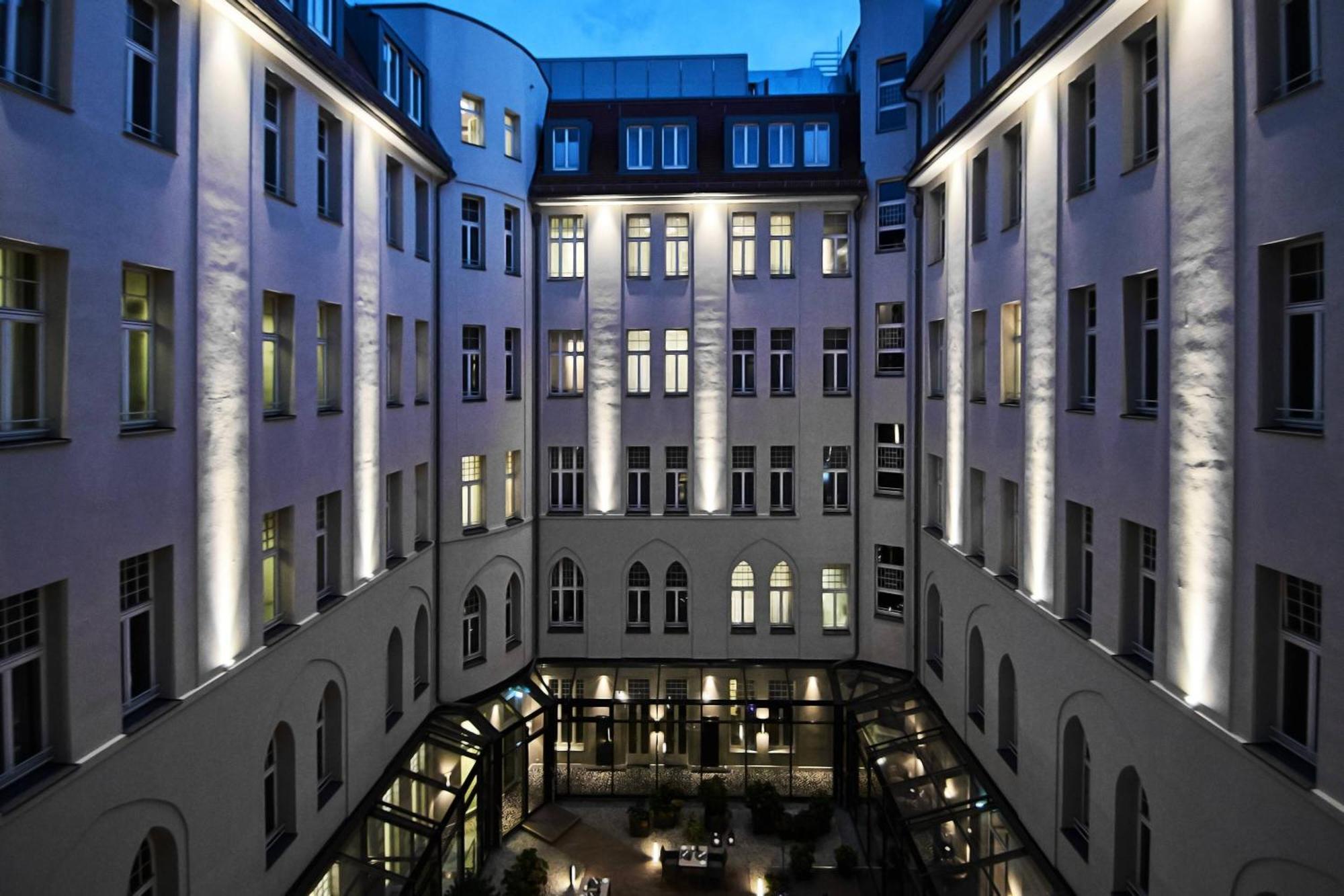 Roomers Steinplatz, Autograph Collection