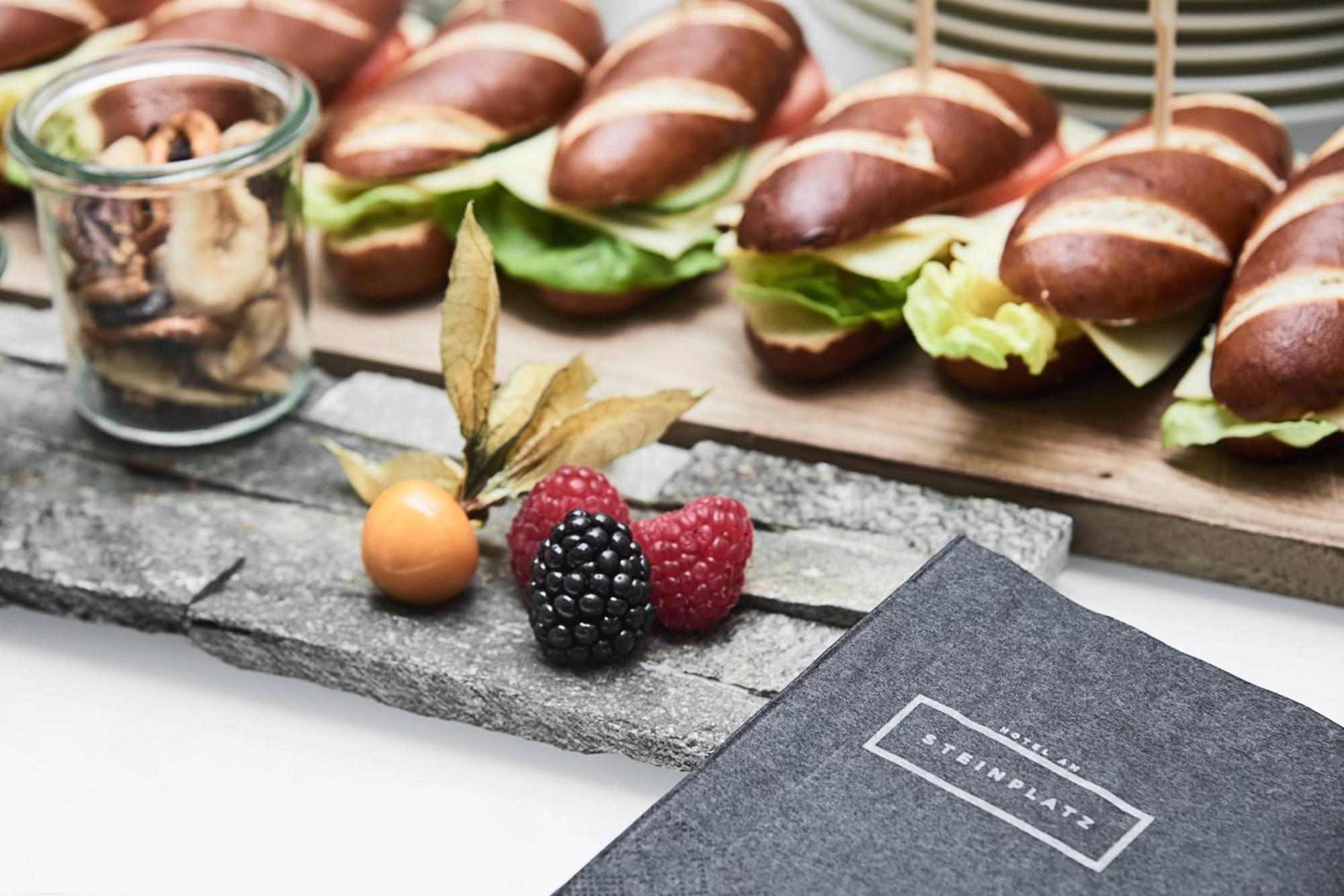 Roomers Steinplatz, Autograph Collection 5*